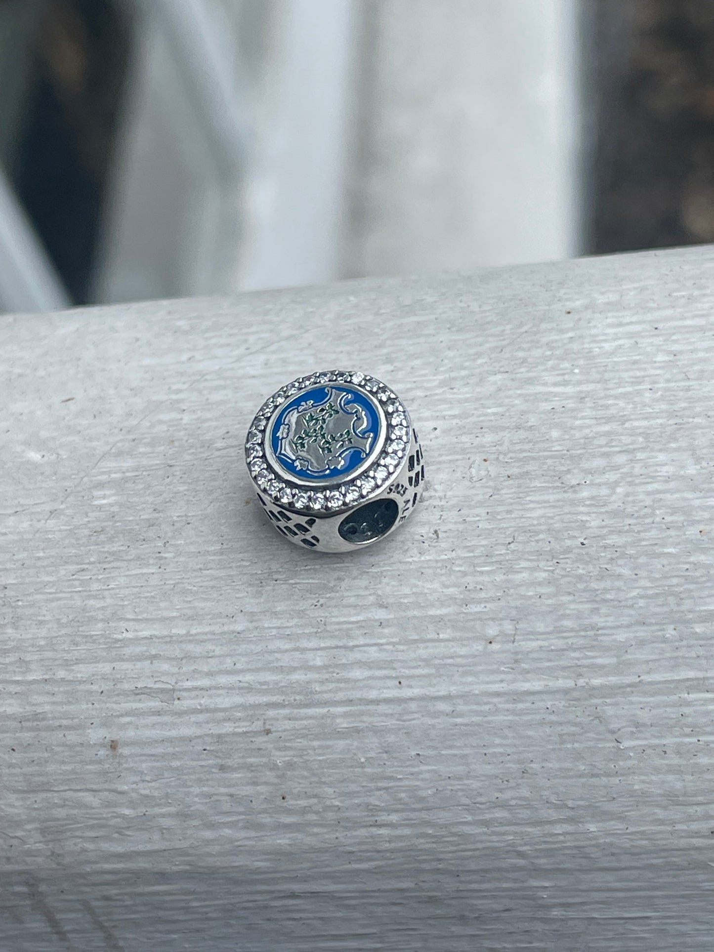 Pandora Connecticut Exclusive State Crest Round Travel Charm