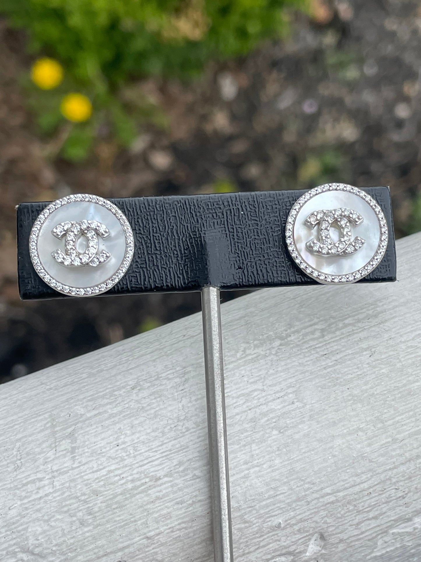 925 Sterling Silver Chanel Style CC Logo Stud Mother of Pearl Earrings (U1)