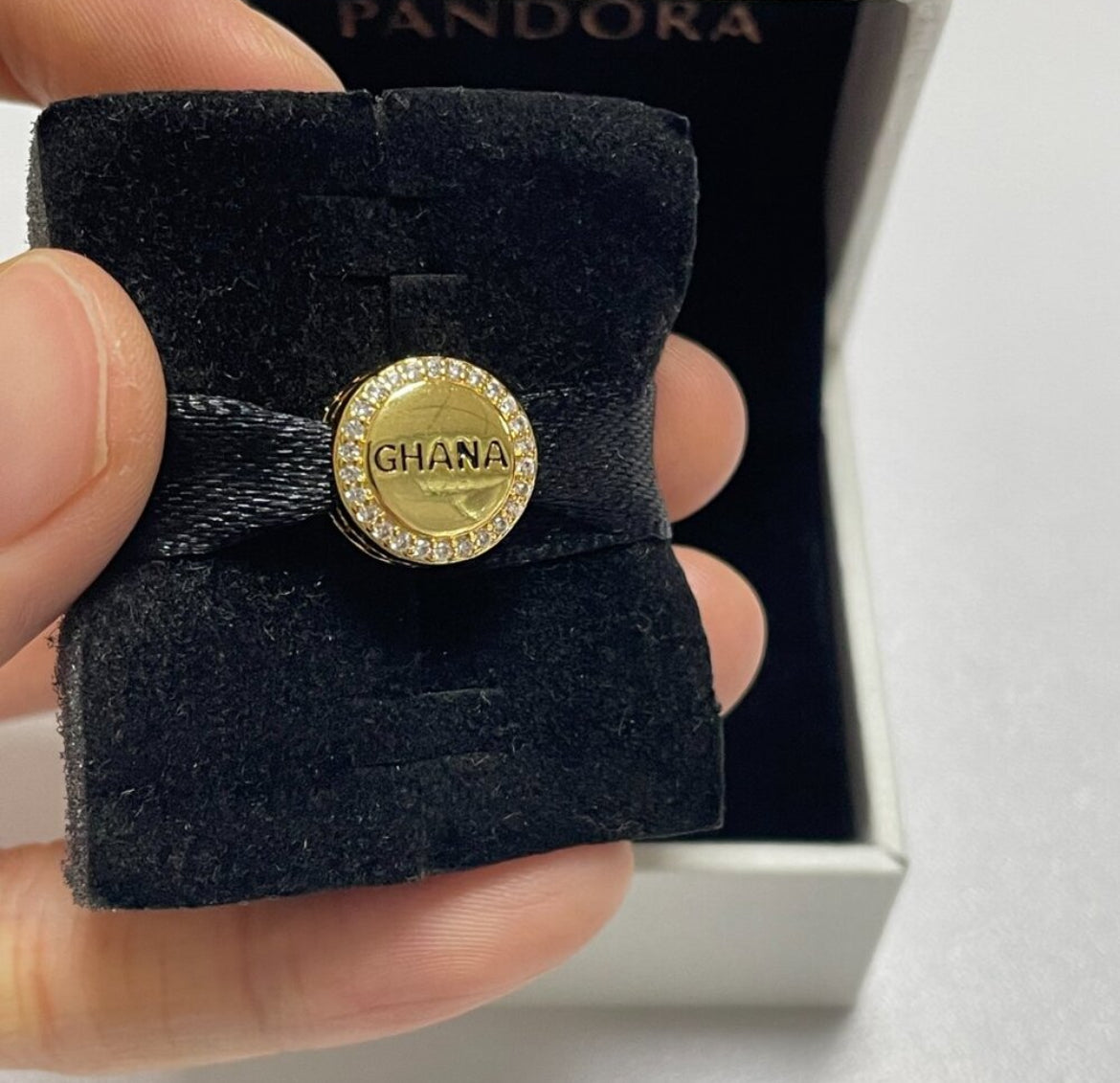 Pandora Country of Ghana Exclusive Shine Gold Round Signet Flag Charm