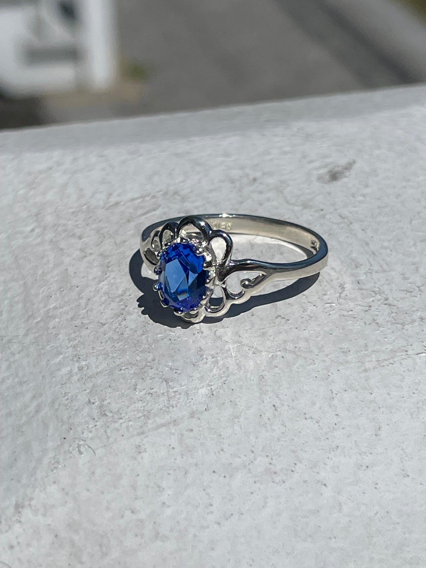 925 Sterling Silver Blue Crystal Filigree Floral Ring