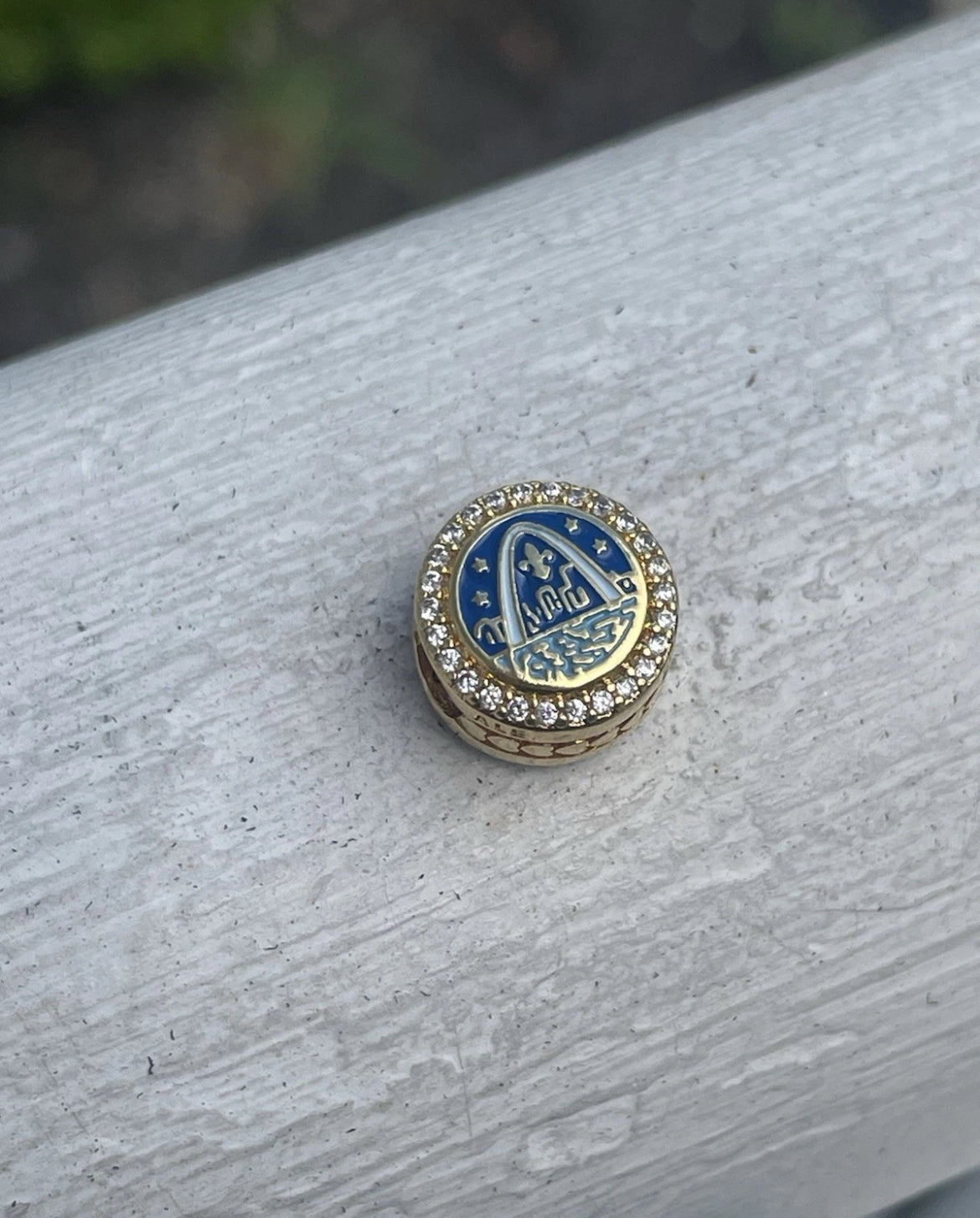 Pandora Saint Louis Arch Exclusive Round Shine Gold Vacation Destination Charm