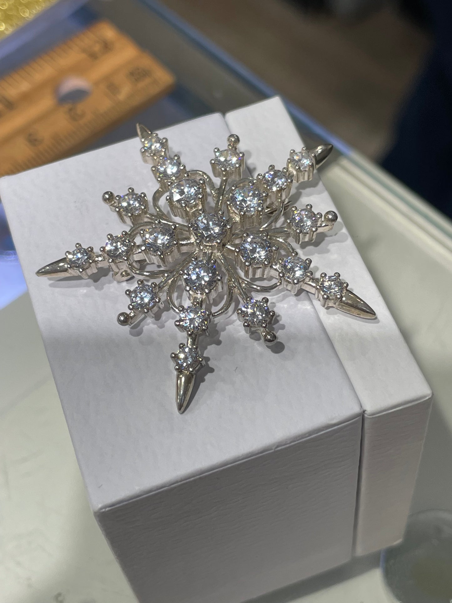 925 Sterling Silver Sparkling Cz Snowflake Pin / Brooch