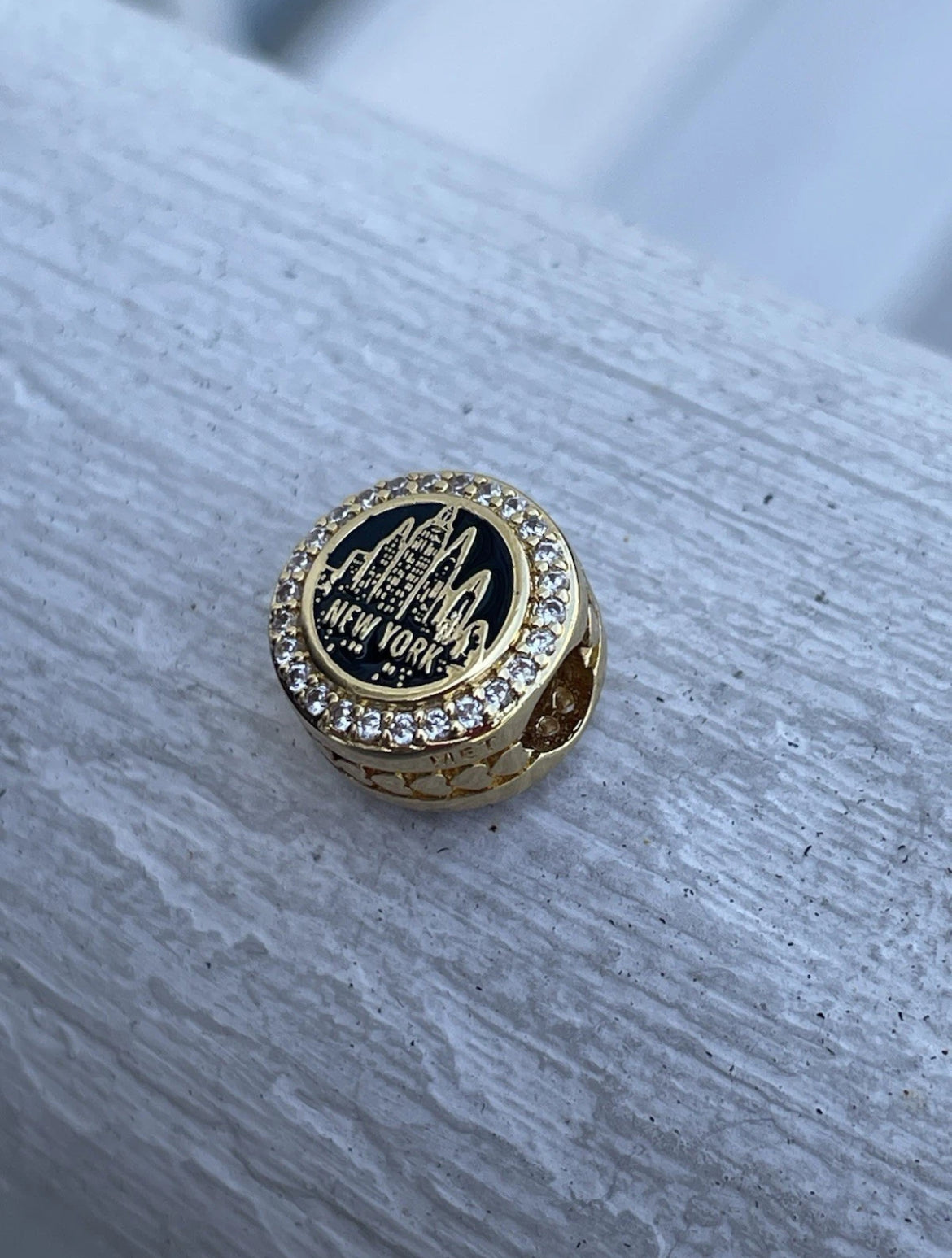 Pandora New York City Exclusive Shine Gold Signet Travel Charm