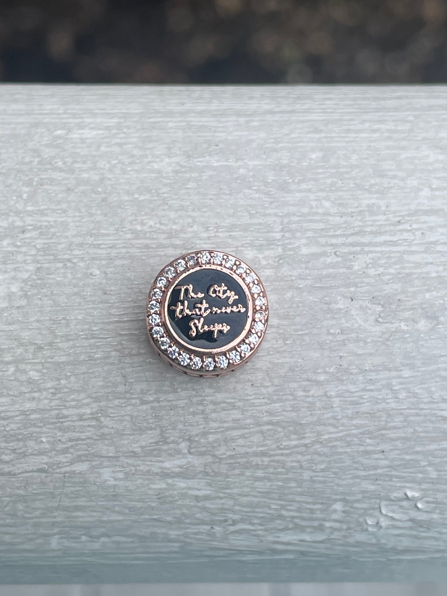 Pandora New York City
Exclusive The City That Never Sleeps Rose Gold Signet Travel Charm