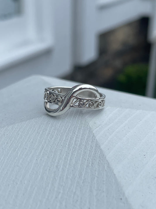 925 Sterling Silver Infinite Waves Band Ring