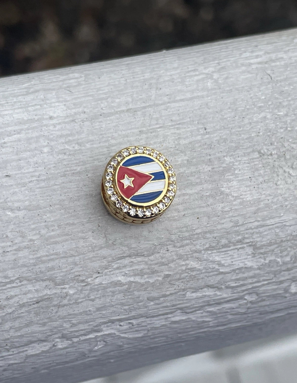 Pandora Country of Cuba Exclusive Round Signet Flag Gold Shine Charm
