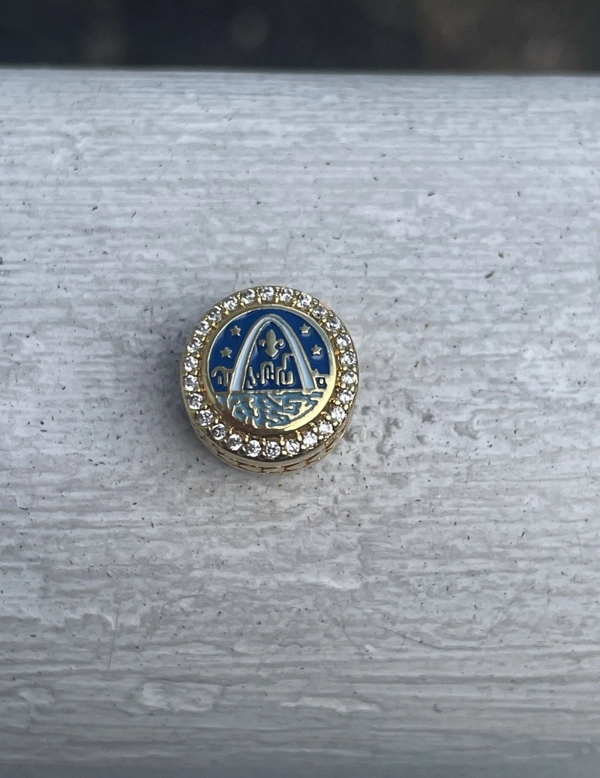 Pandora Saint Louis Arch Exclusive Round Shine Gold Vacation Destination Charm