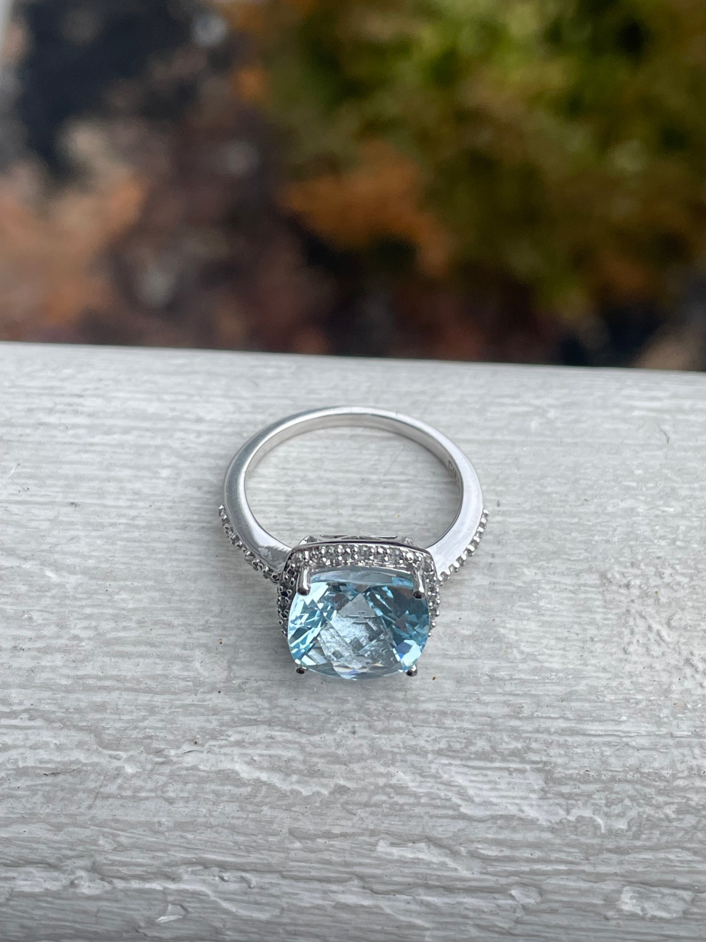 10k White Gold Sky Blue Topaz & Diamond Cocktail Ring Size 6
