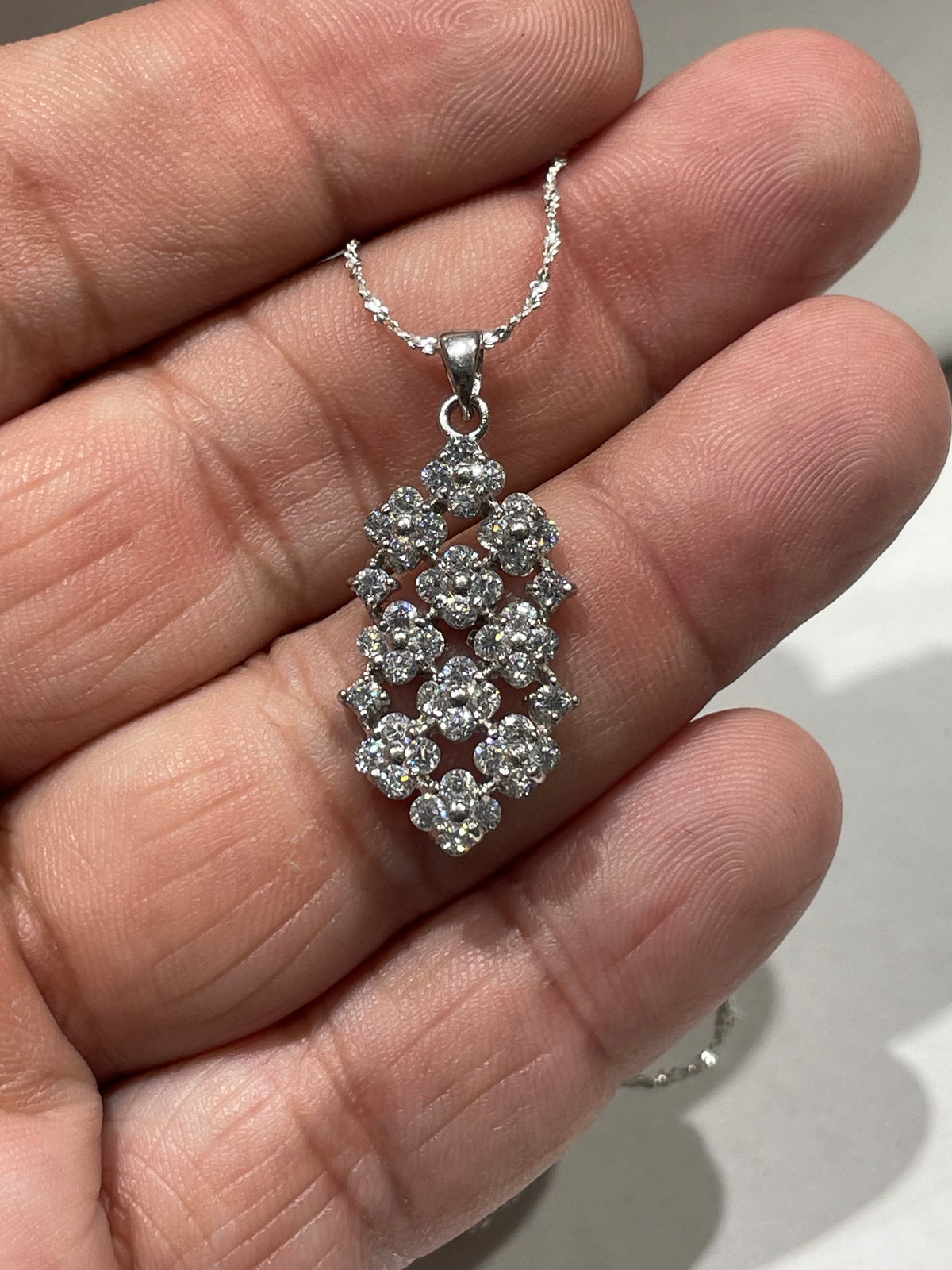 925 Sterling Silver Clear Zirconia Vertical Elegant Quatrefoil Cluster Necklace