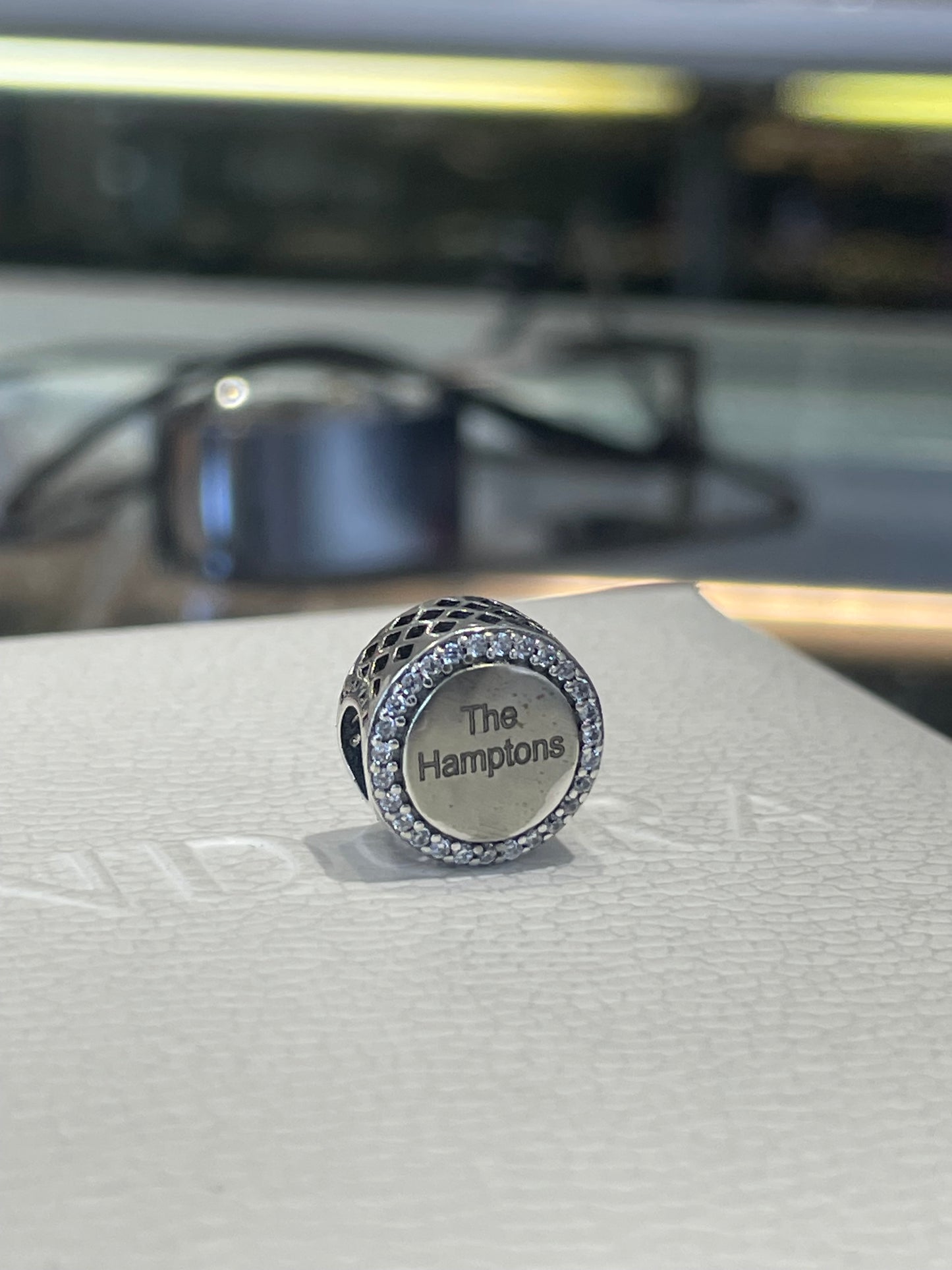 Pandora New York State Exclusive The Hamptons Ski Resort Vacation Travel Round Signet Charm
