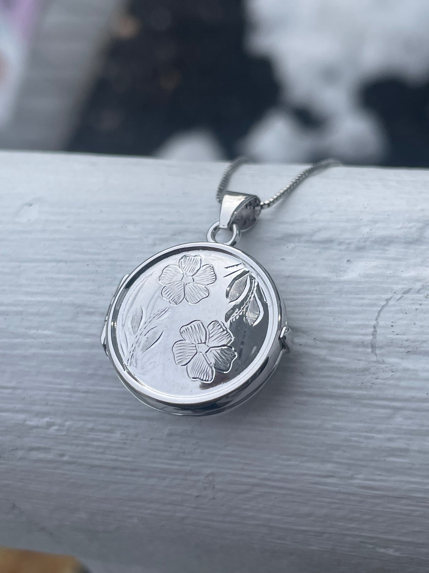 925 Sterling Silver Circle Flower Etched Locket Necklace 18”