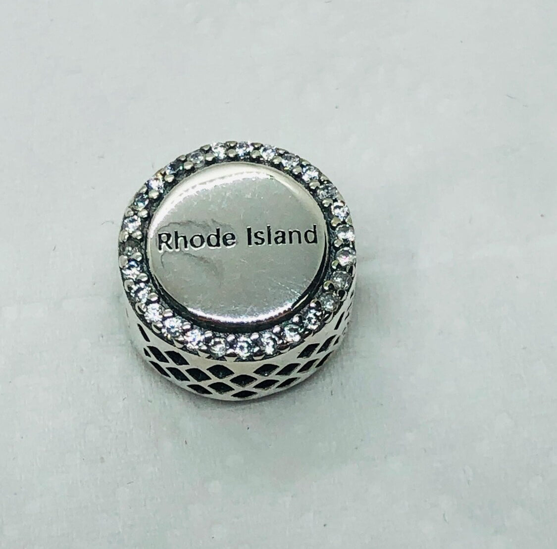 Pandora State of Rhode Island Exclusive State Flag Round Travel Charm
