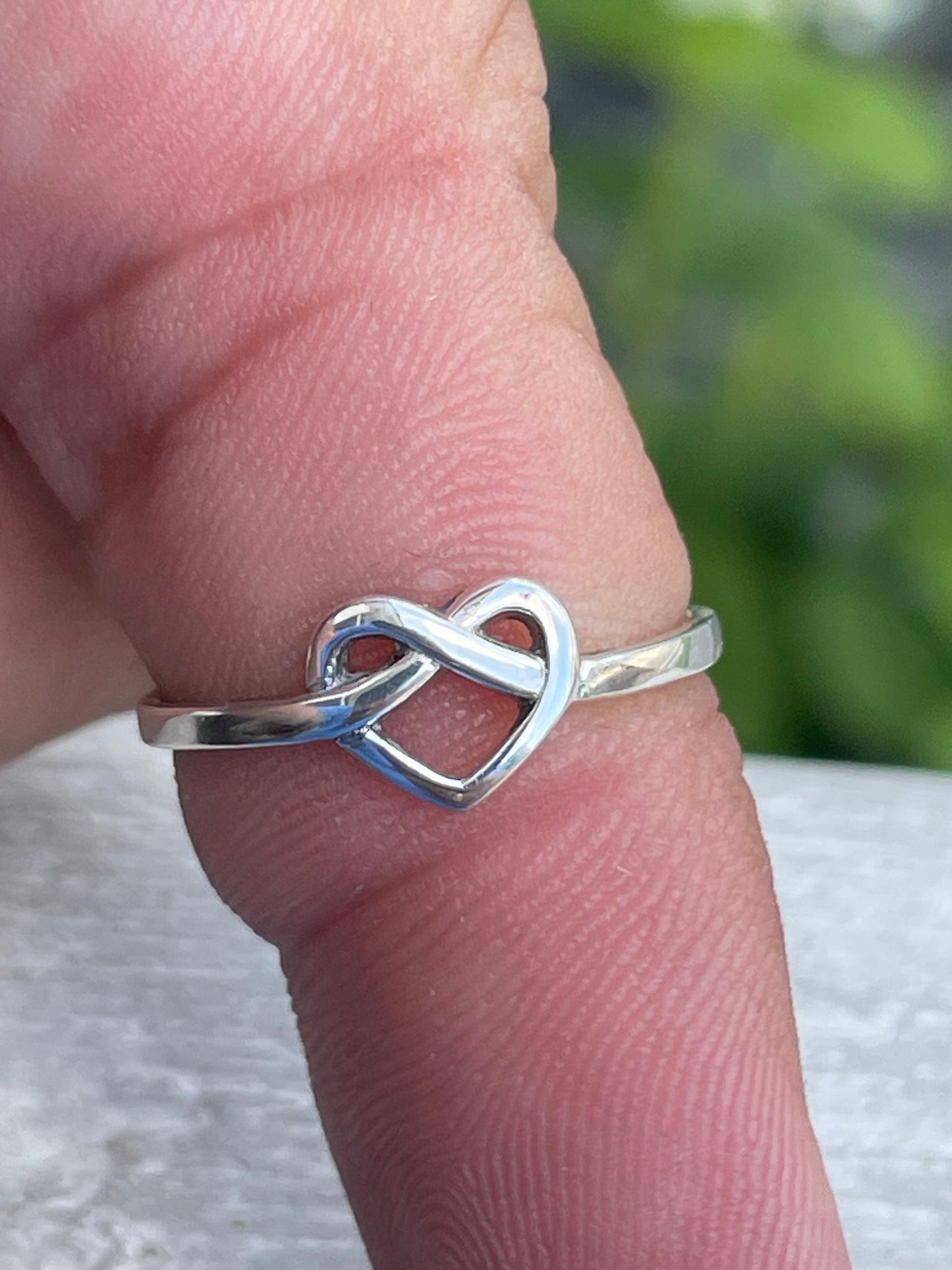 925 Sterling Silver Petite Love Knot Heart Ring Size 7