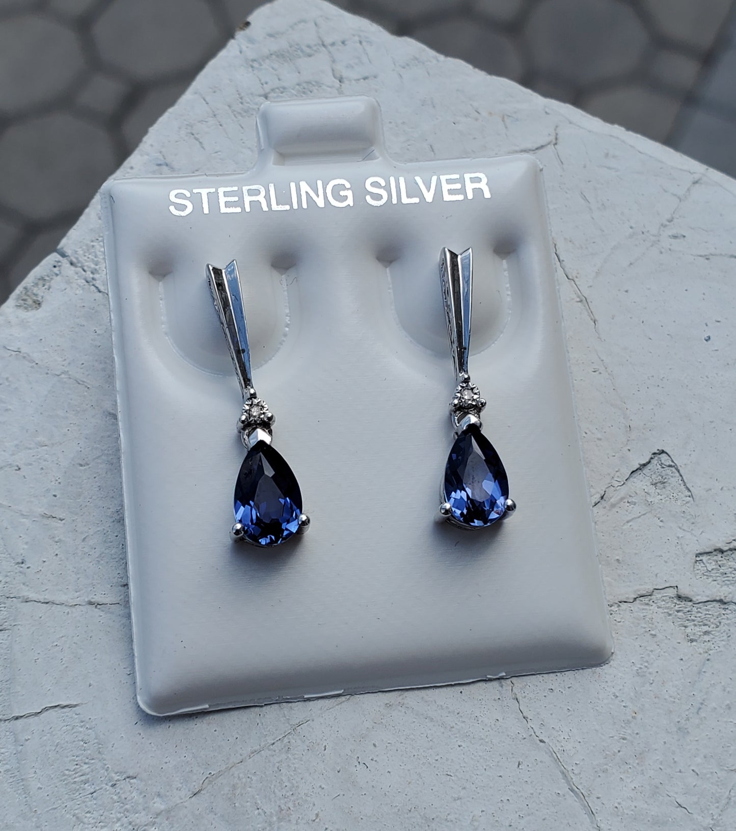 925 Sterling Silver 2ct tcw Natural Tanzanite and Diamond drop earrings