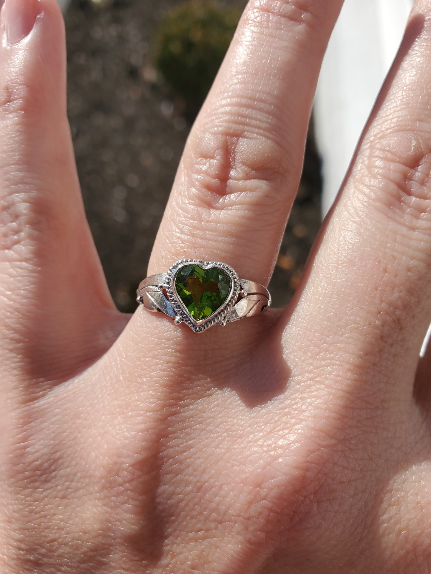 925 Sterling Silver Vintage Simulated Heart Shape Peridot Ring