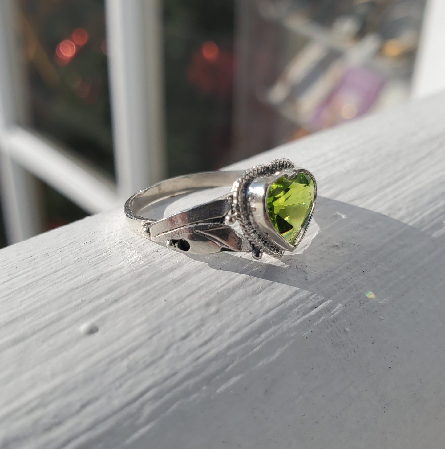 925 Sterling Silver Vintage Simulated Heart Shape Peridot Ring