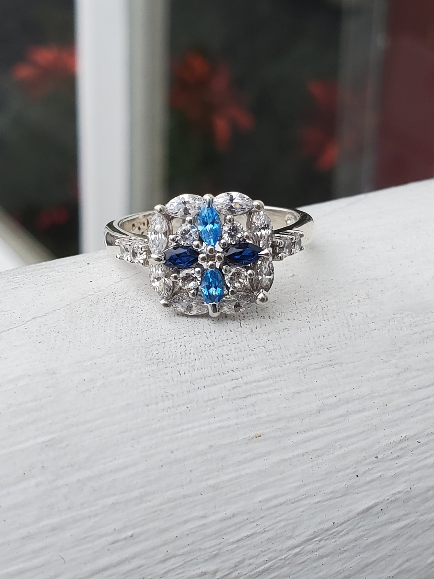 925 Sterling Silver Patterns of Frost Blue Zirconia Snowflake Ring