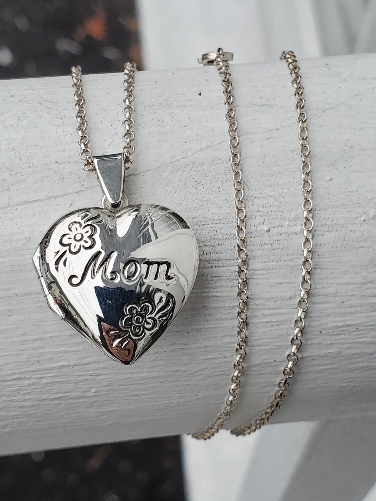 925 Sterling Silver Mom Heart Shape Locket Pendant Necklace