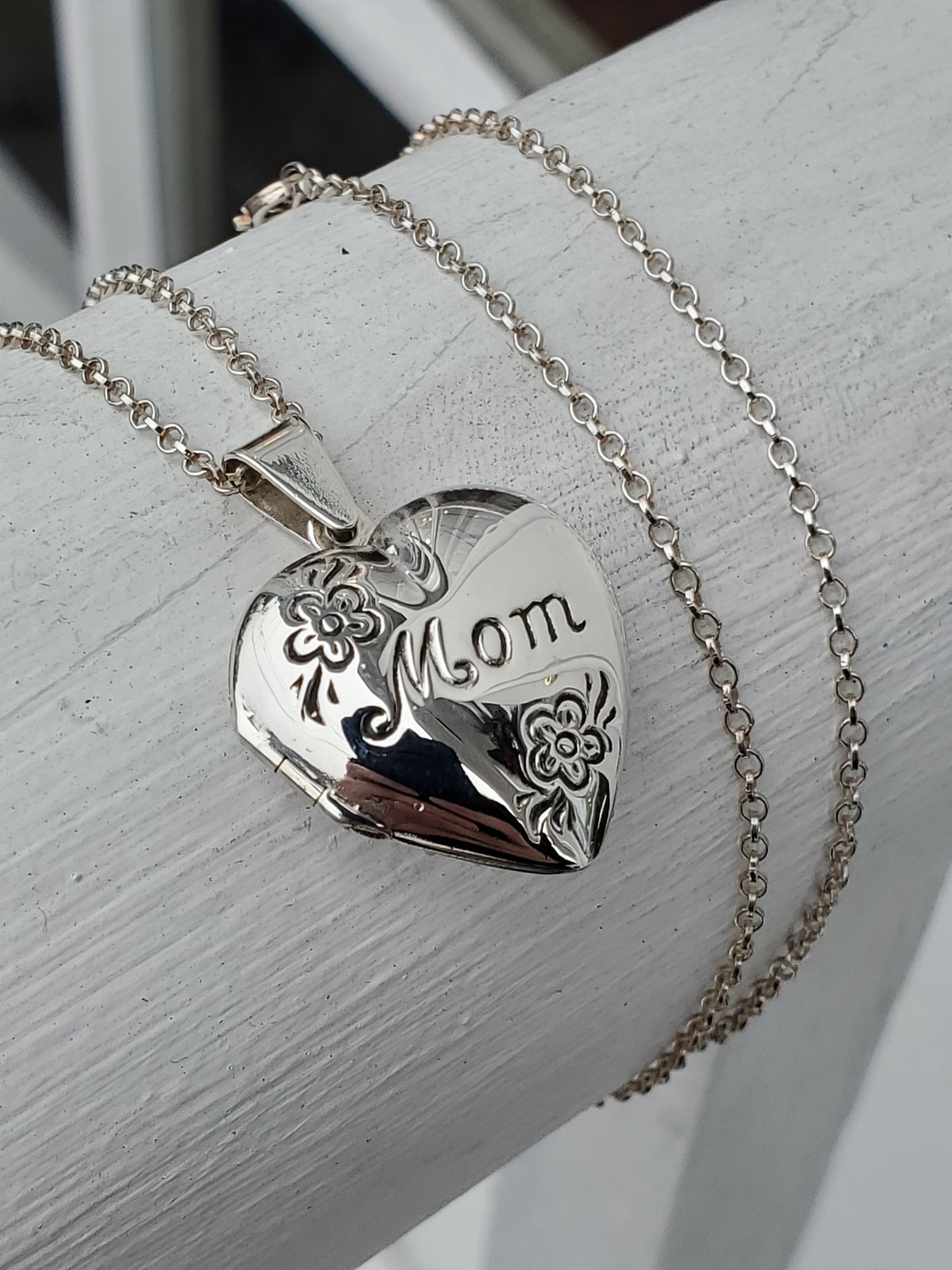 925 Sterling Silver Mom Heart Shape Locket Pendant Necklace