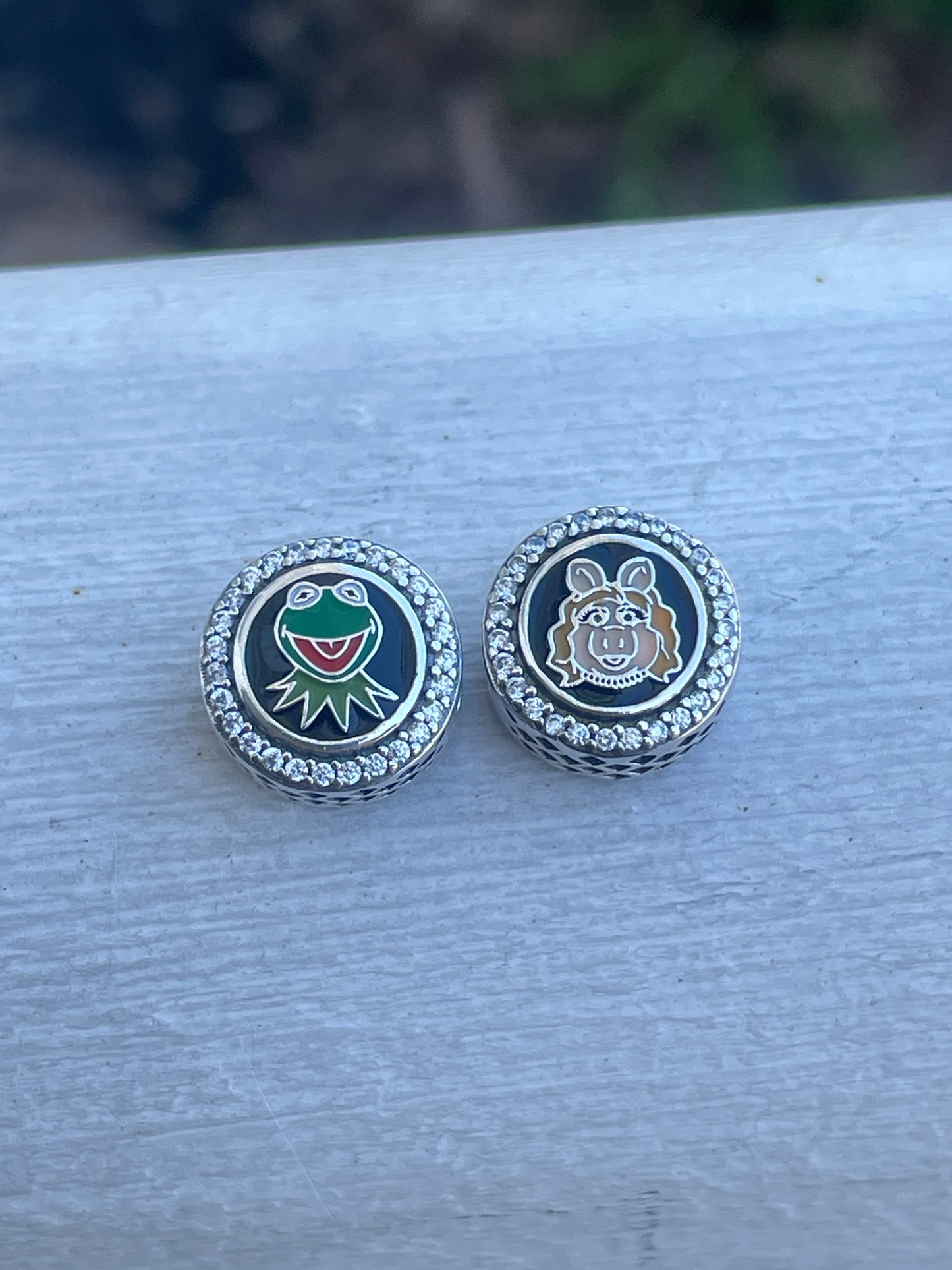Pandora Lot of 2 Muppets Kermit & Miss Piggy Round Signet Charms