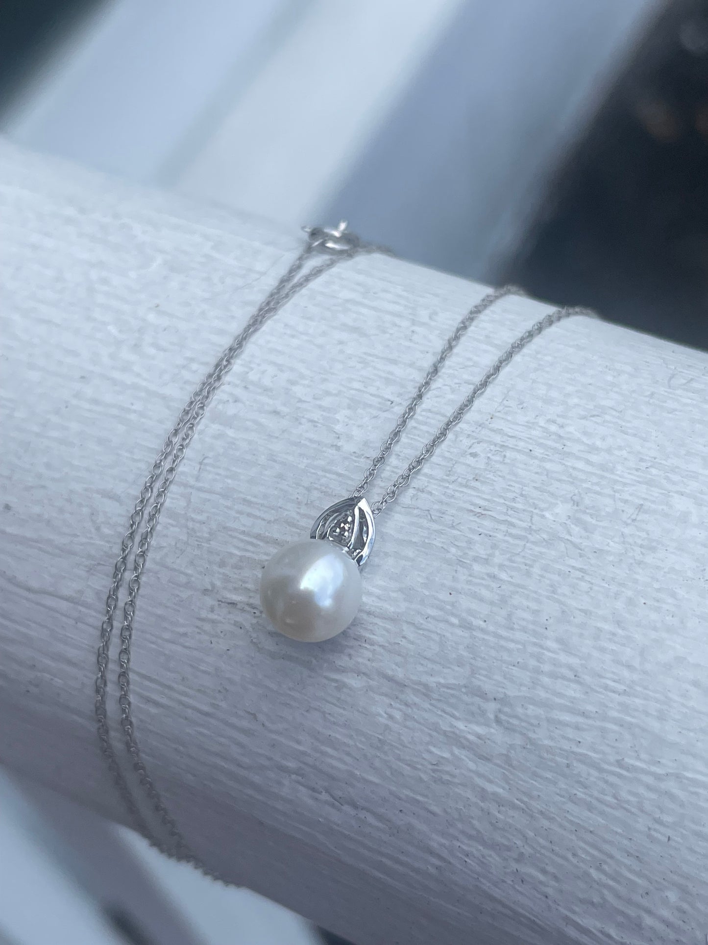 10k White Gold Solitaire Pearl & Diamond Necklace