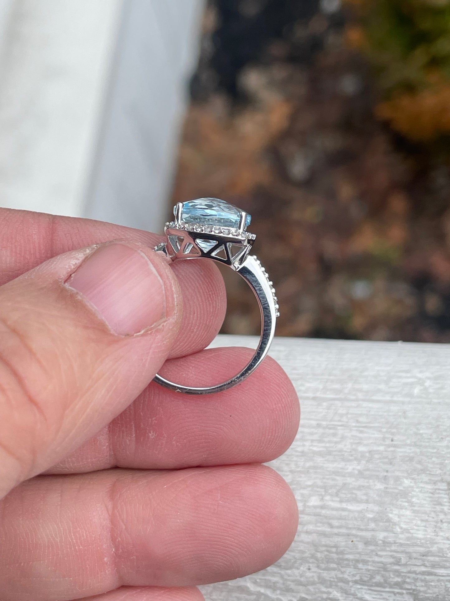10k White Gold Sky Blue Topaz & Diamond Cocktail Ring Size 6