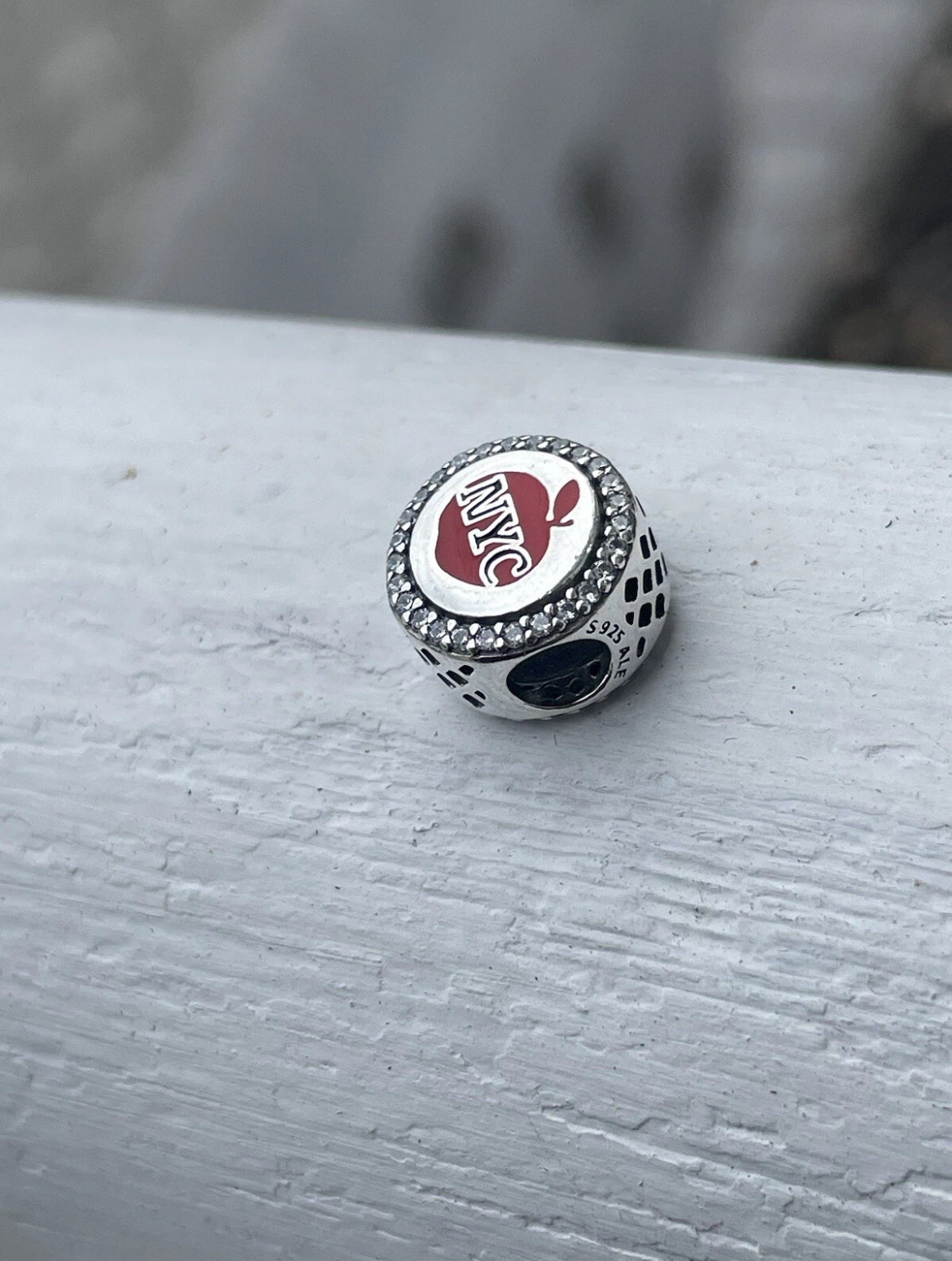 Pandora New York City
Exclusive Heart NYC Reversible Signet Travel Charm