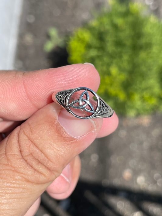 925 Sterling Silver Trinity Celtic Knot Band Ring