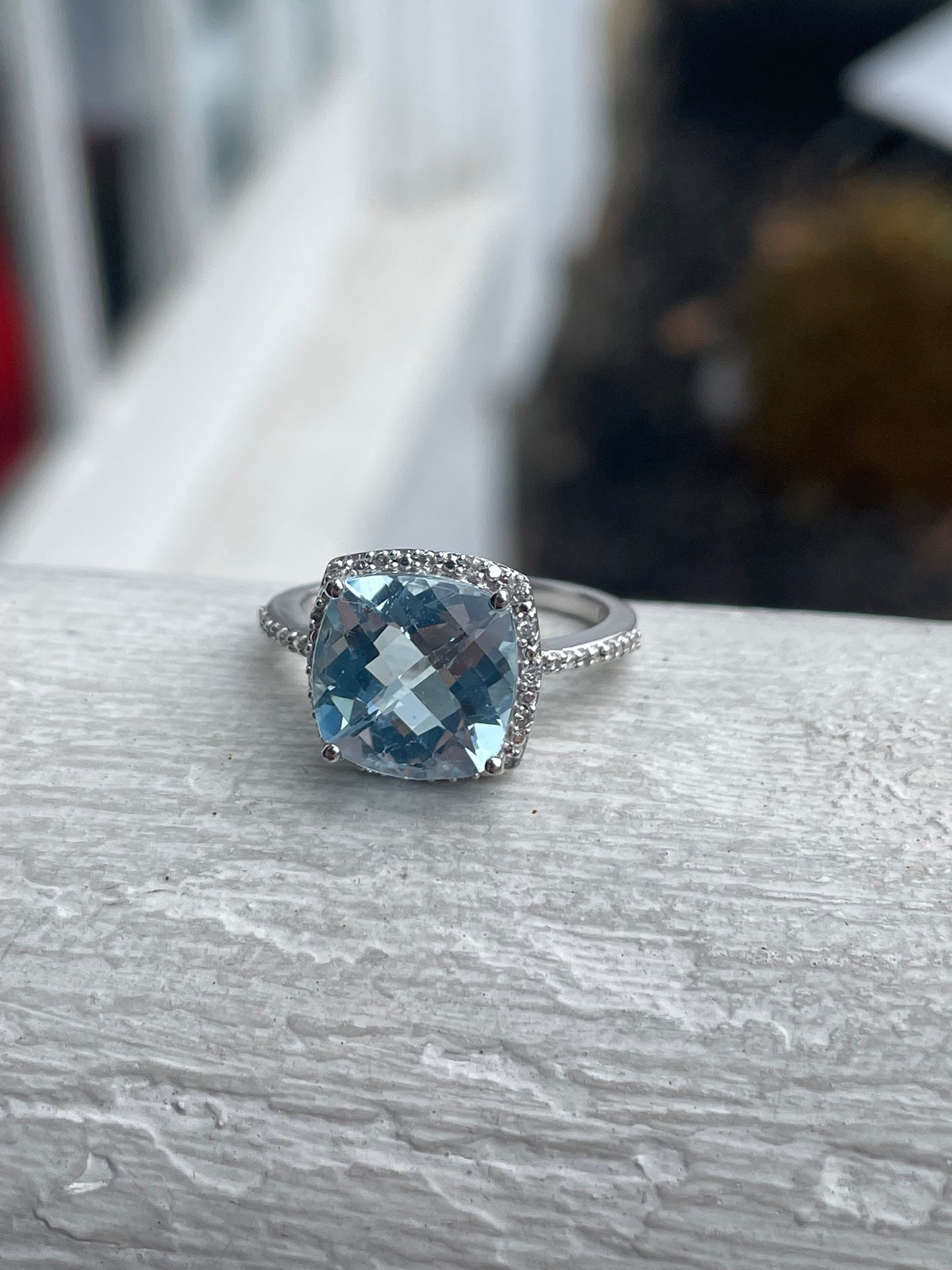10k White Gold Sky Blue Topaz & Diamond Cocktail Ring Size 6