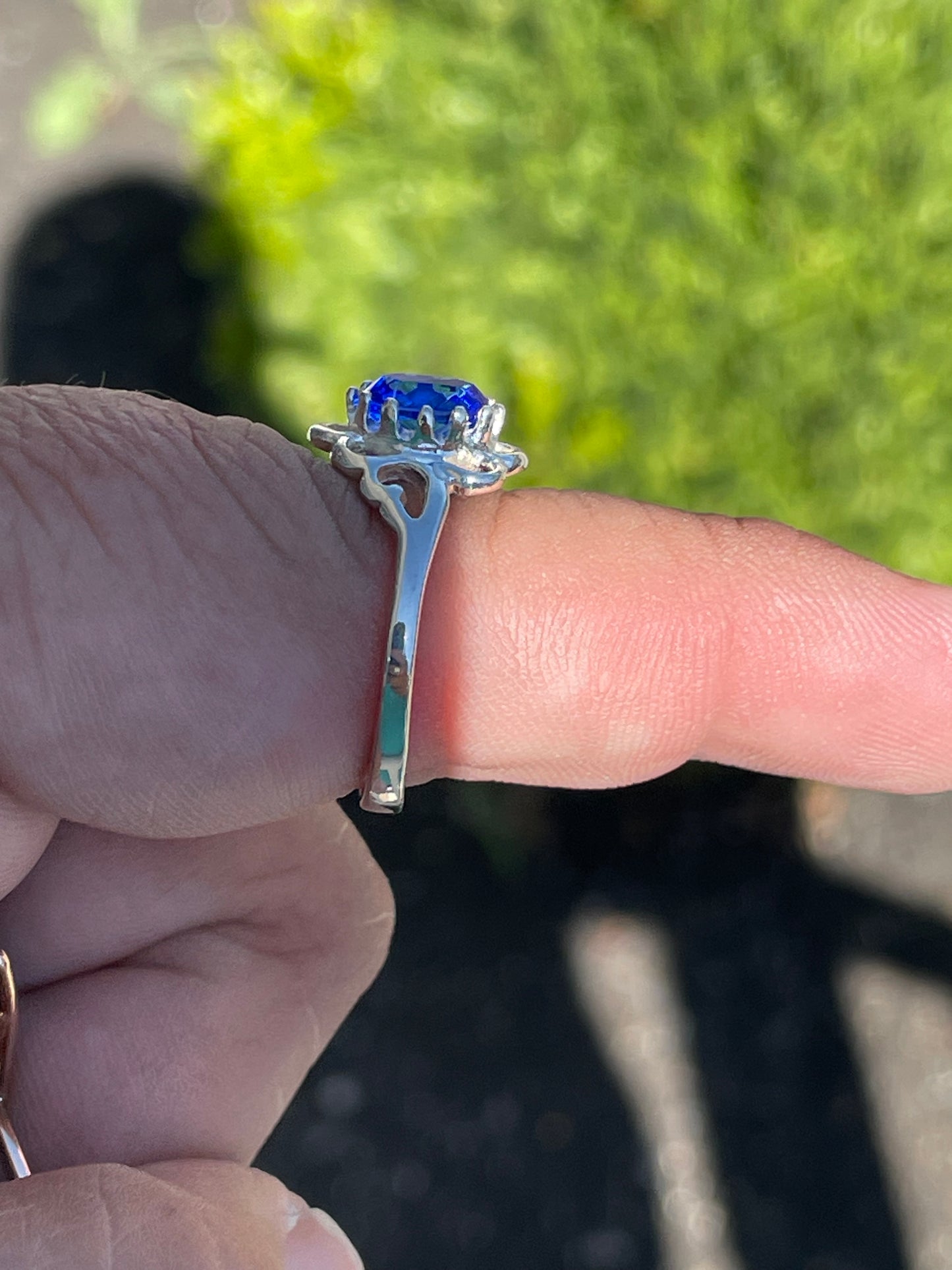 925 Sterling Silver Blue Crystal Filigree Floral Ring