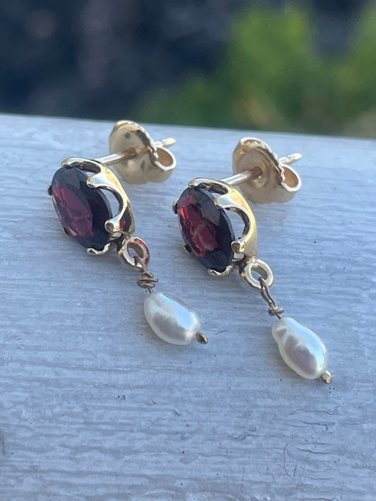 Vintage 14k Gold Natural Garnet and Rice Pearl Dangle Earrings