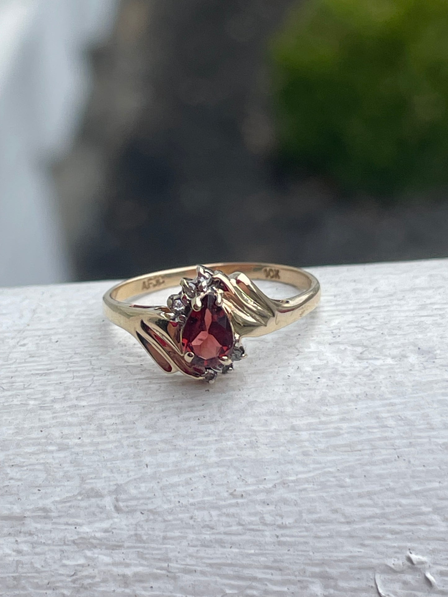 10k Gold Garnet & Diamond Mini Cluster Ring Size 6.5