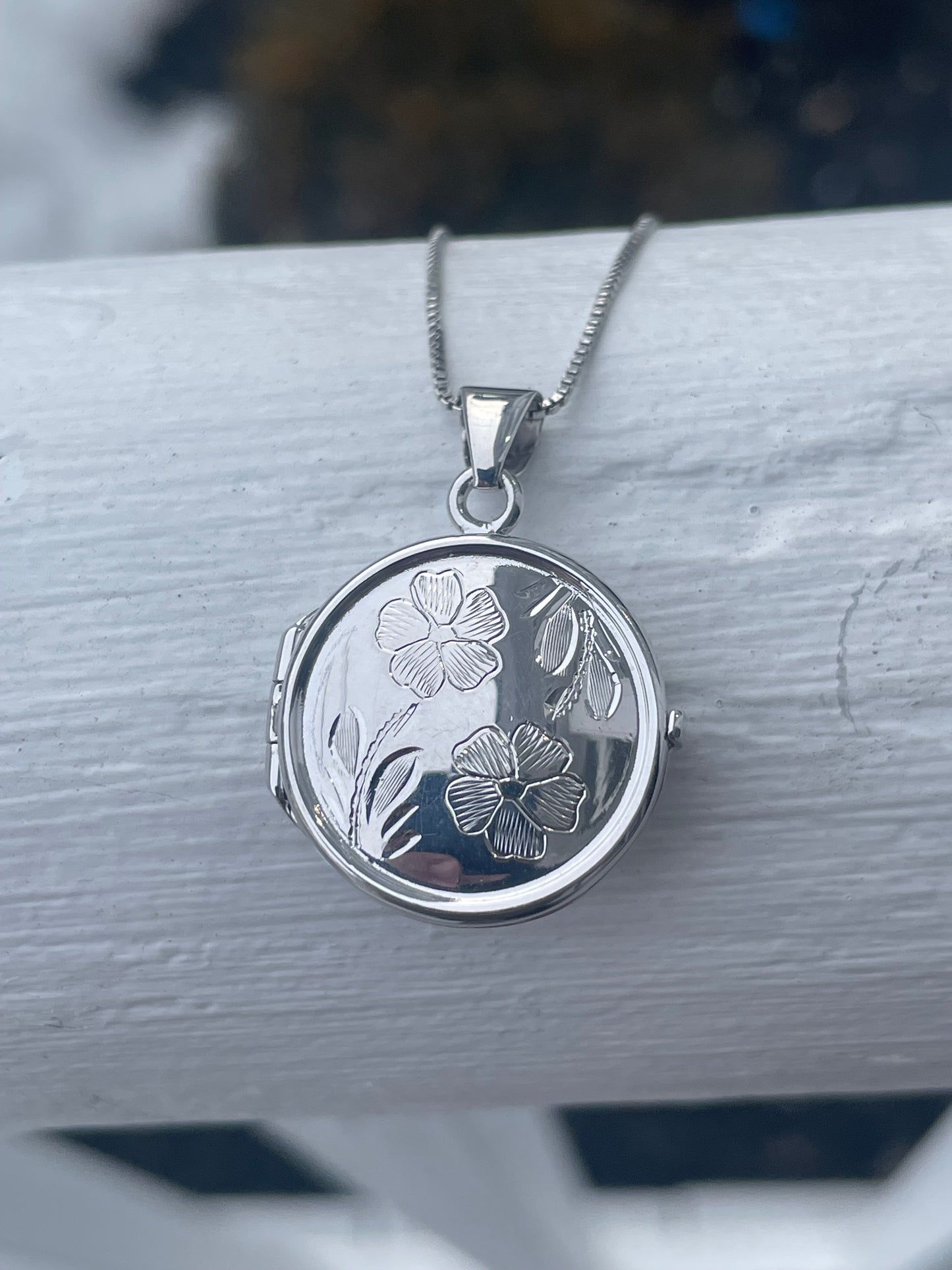 925 Sterling Silver Circle Flower Etched Locket Necklace 18”