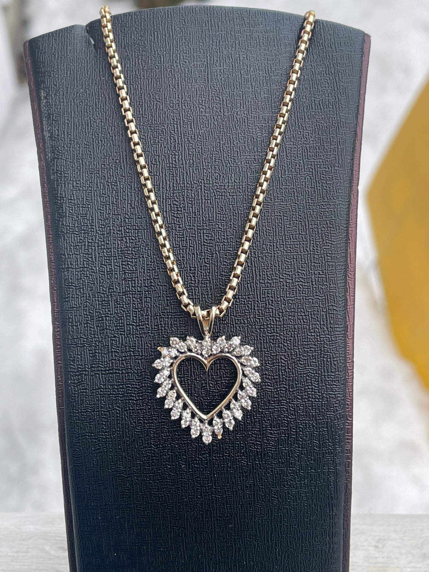 10k Gold Natural Diamond Heart Wreath Necklace 22”