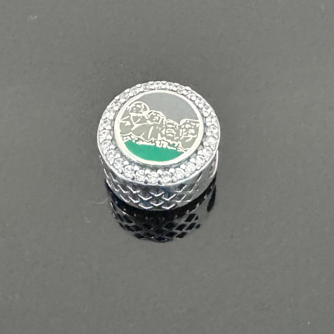 Pandora Mount Rushmore South Dakota State Exclusive Round Signet Charm