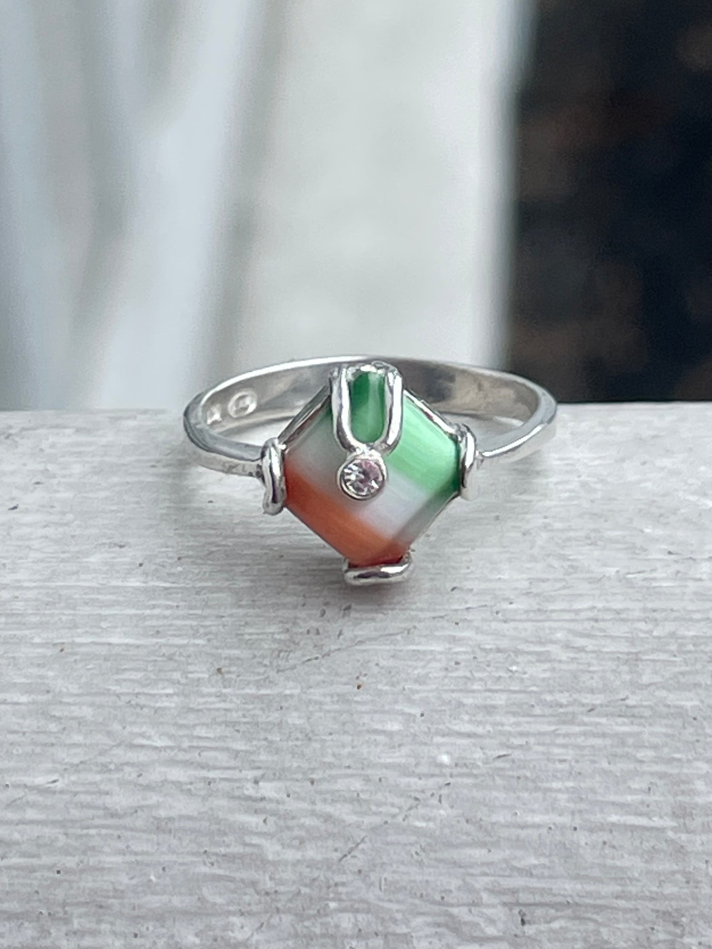Designer Kar 925 Sterling Silver Dyed Mother of Pearl Ireland Flag Irish Pride Ring Size 7.5