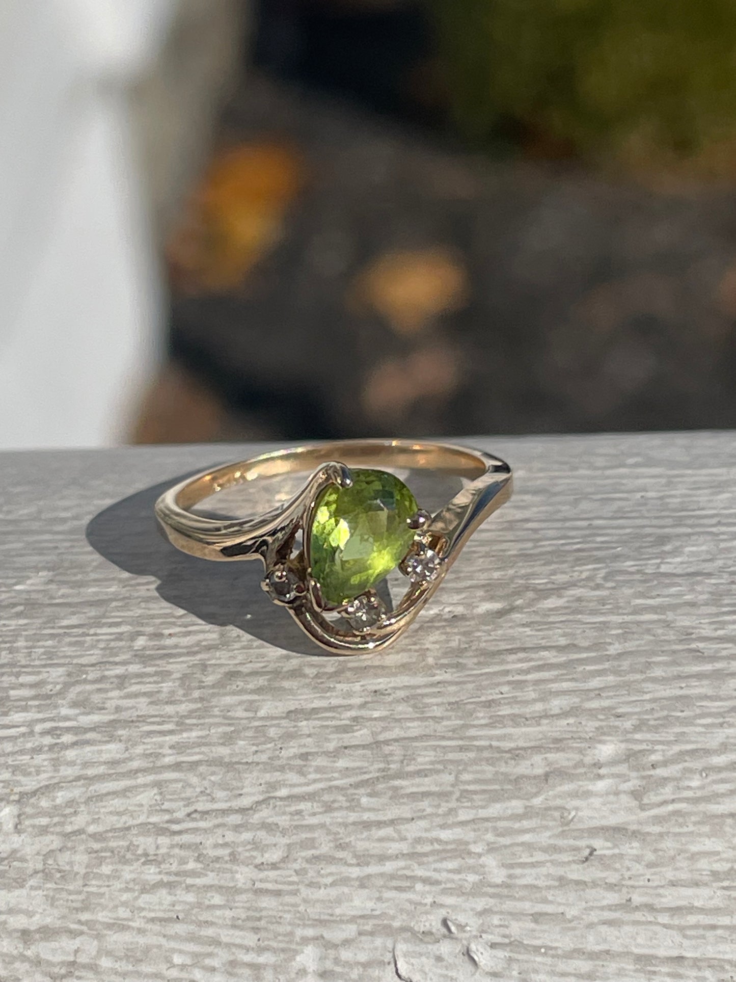 14k Gold Pear Shape Peridot & Diamond Ring Size 6