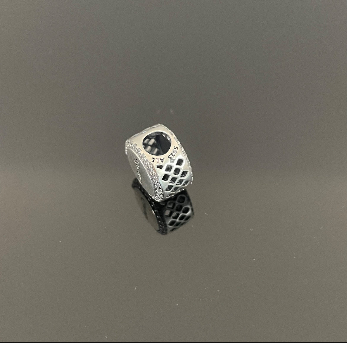 Pandora Country of Canada Exclusive Round Signet Flag Travel Charm