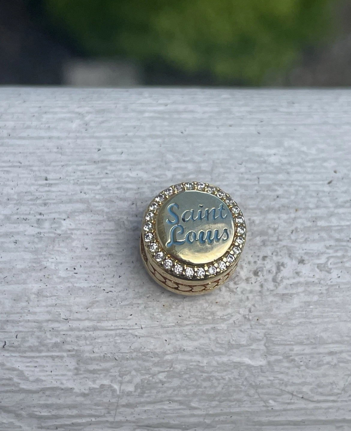 Pandora Saint Louis Arch Exclusive Round Shine Gold Vacation Destination Charm