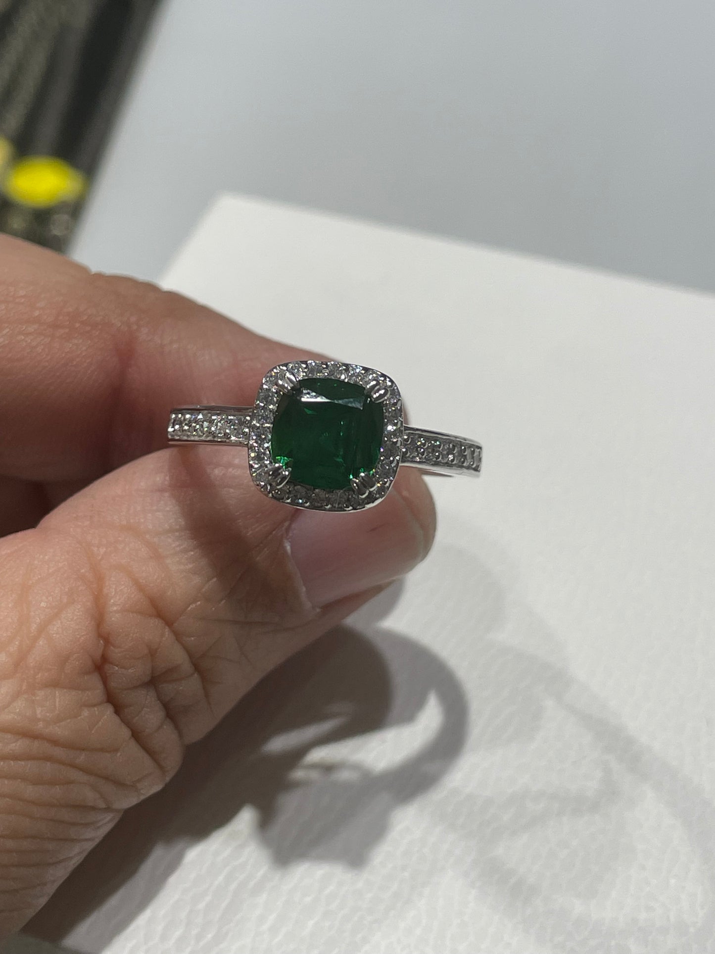 925 Sterling Silver Green Zirconia Elegant Embrace Statement Ring Size 10.5