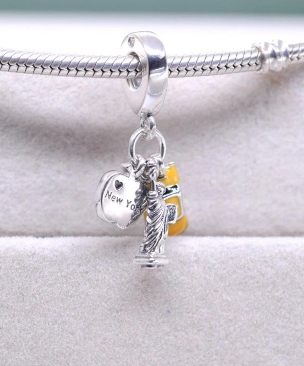 Pandora NYC Highlights Trio Dangle New York City Charm