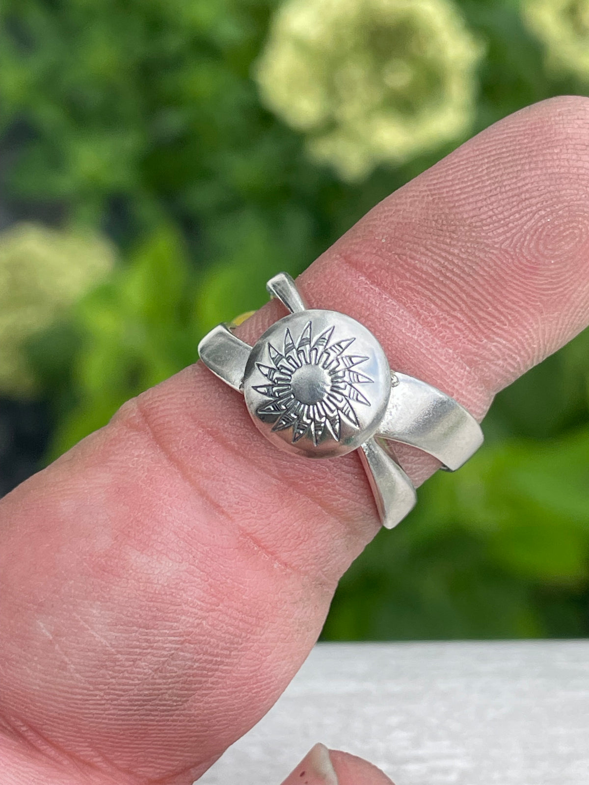 925 Sterling Silver Crossover Sun Band Ring Size 9