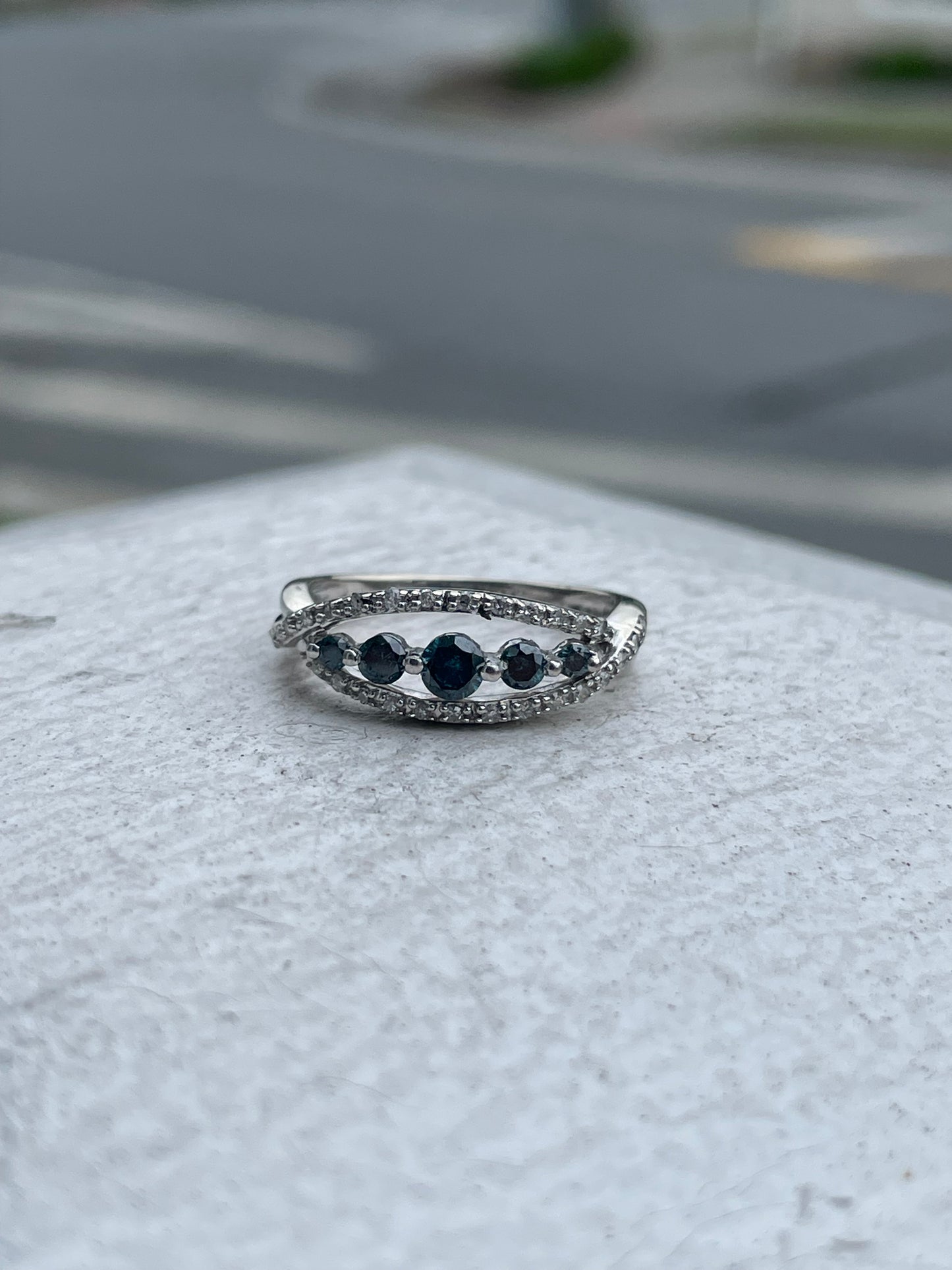 14k White Gold Blue & White Diamond Band Ring Size 6.5