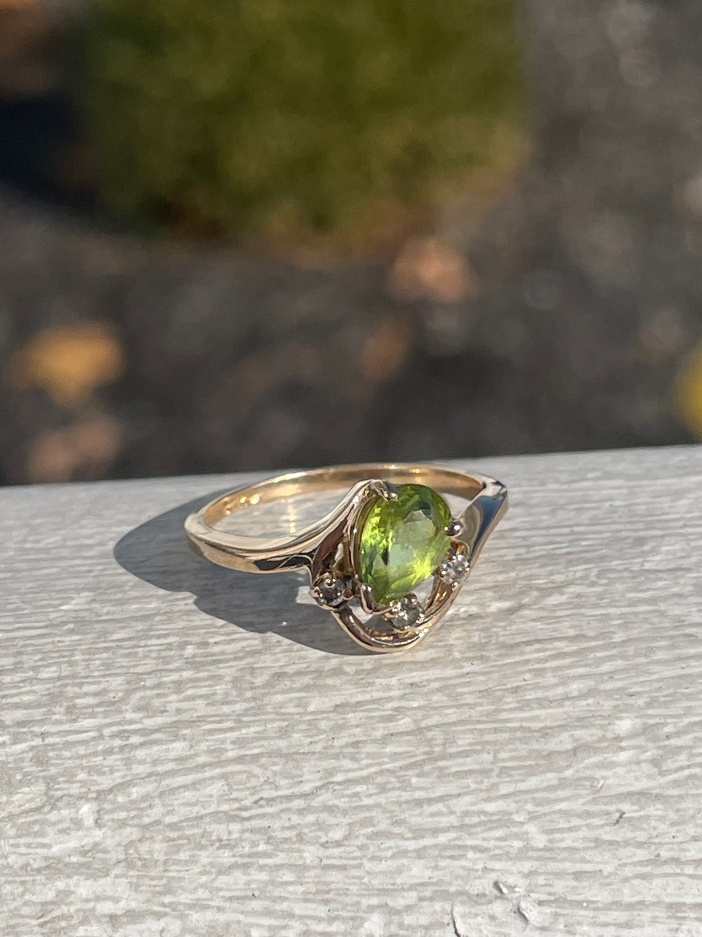 14k Gold Pear Shape Peridot & Diamond Ring Size 6