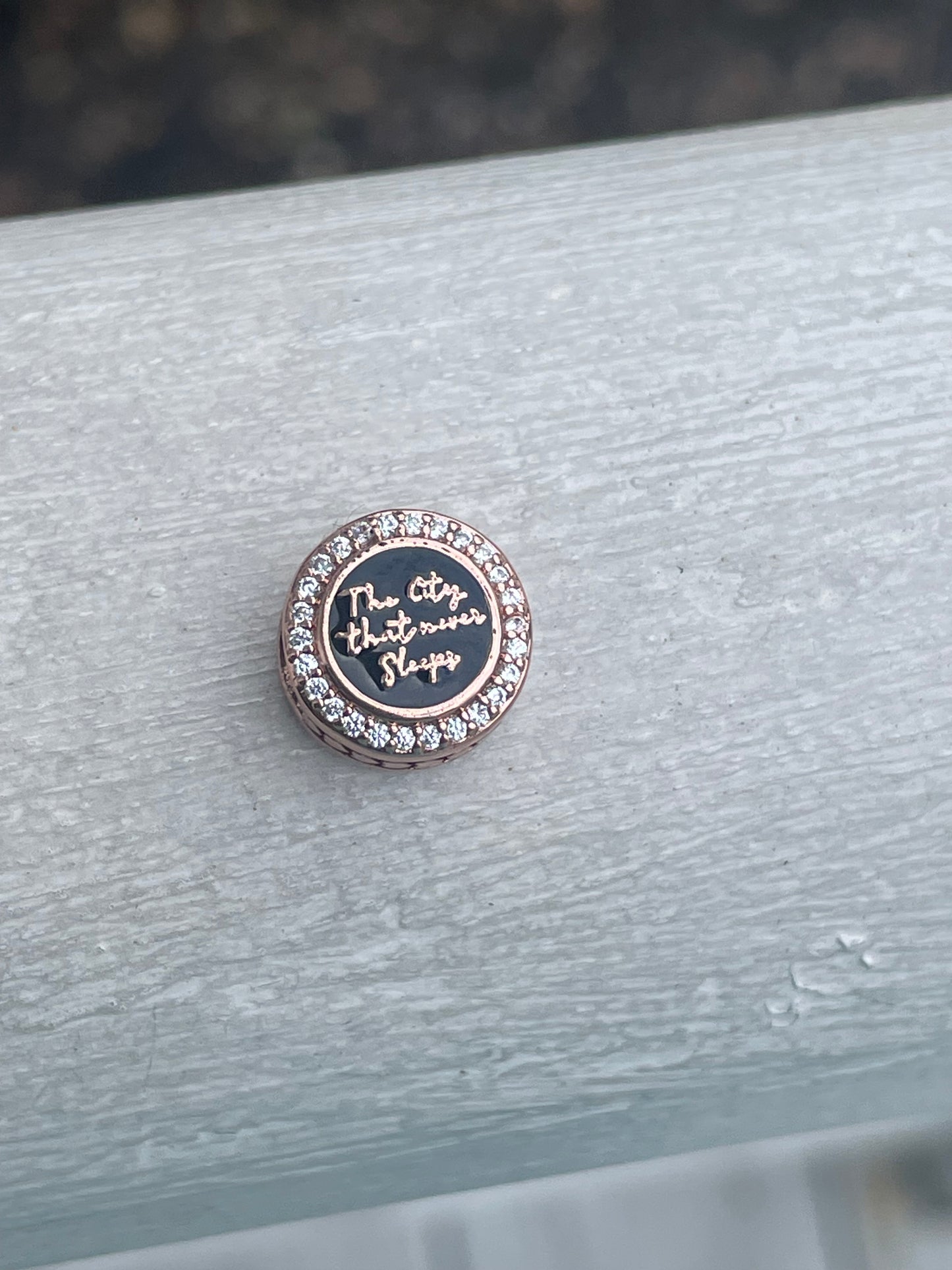 Pandora New York City
Exclusive The City That Never Sleeps Rose Gold Signet Travel Charm