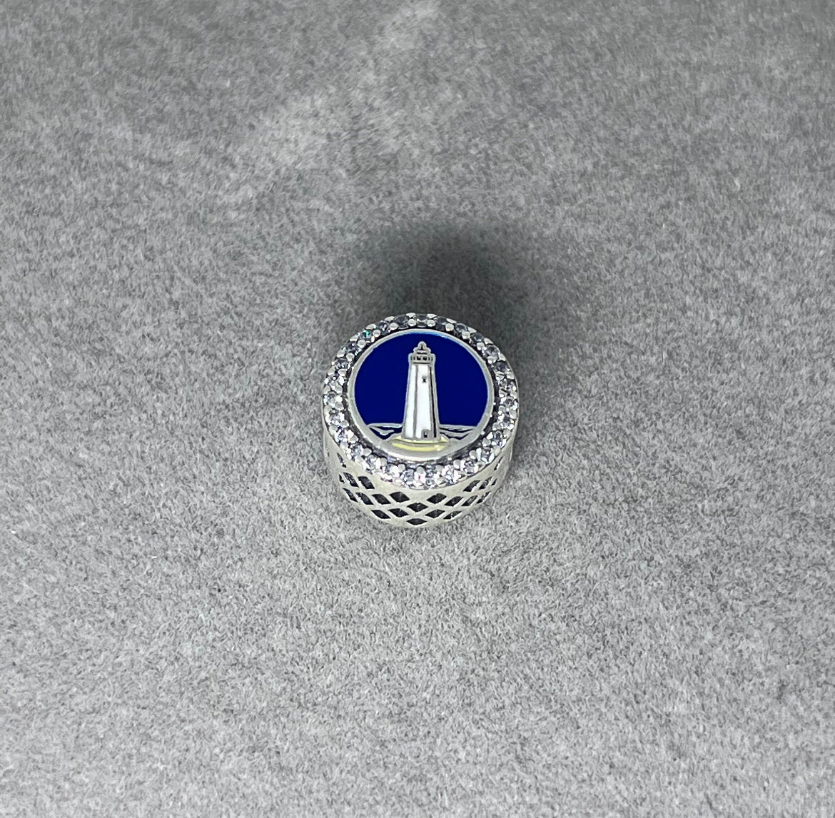 Pandora Mathews Virginia State Exclusive Round Signet Vacation Charm