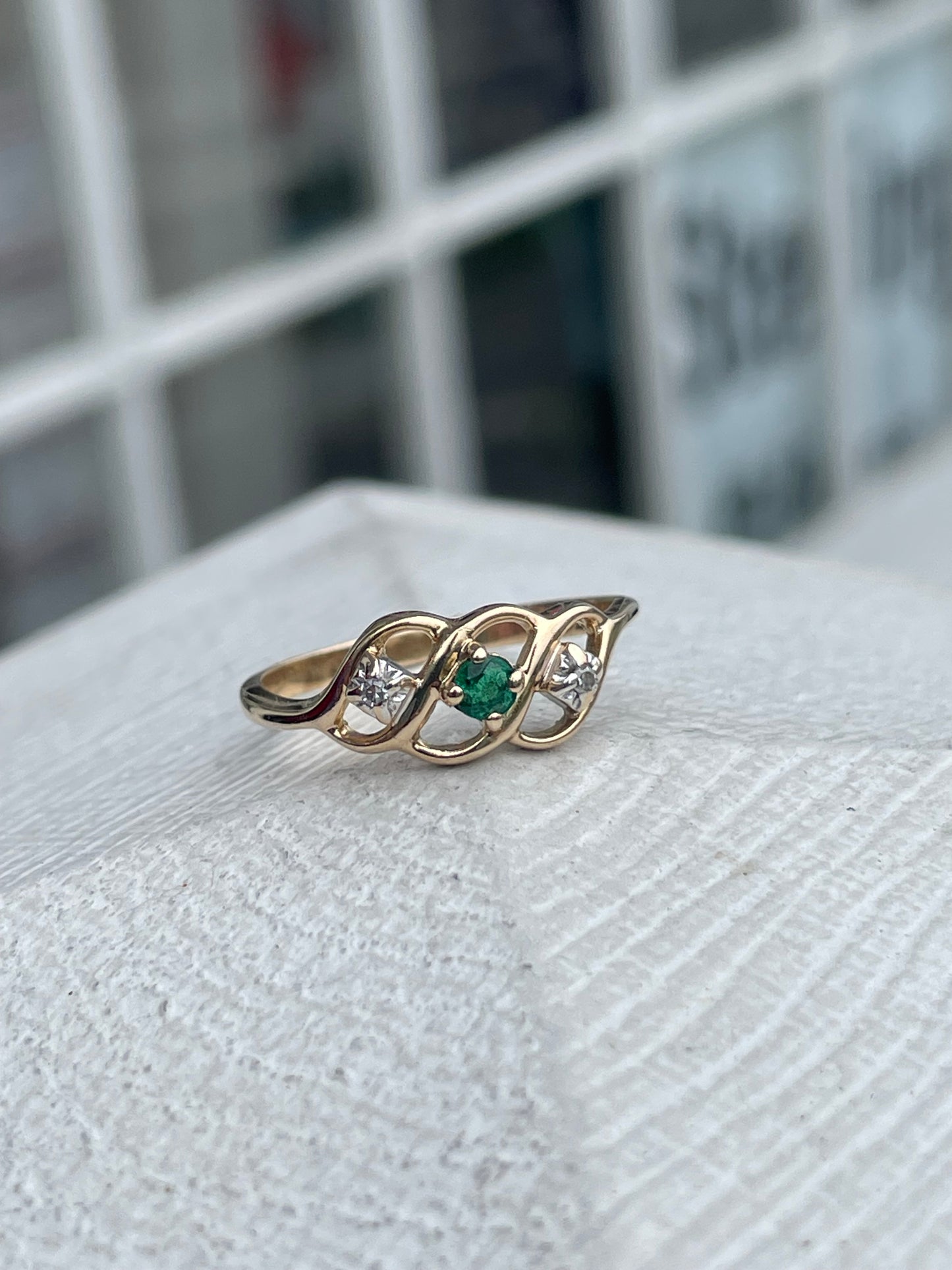 14k Gold Natural Emerald & Diamond Past Present Future Infinity Swirl Band Ring Size 6.5