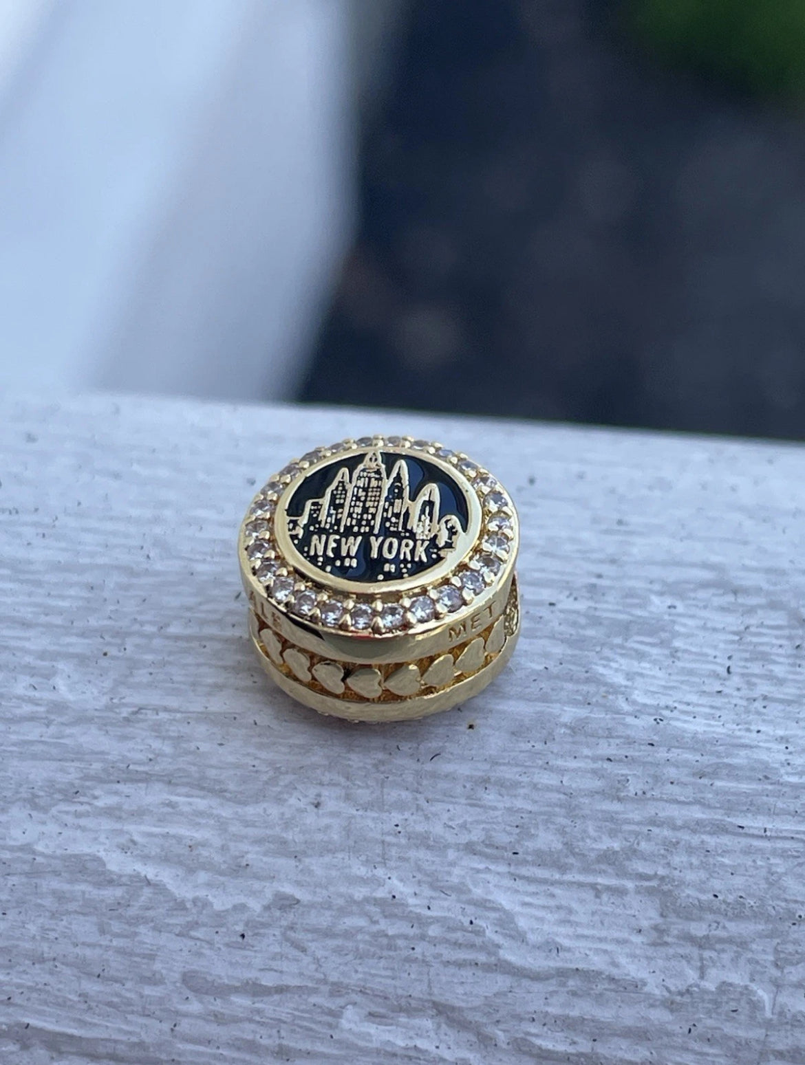 Pandora New York City Exclusive Shine Gold Signet Travel Charm