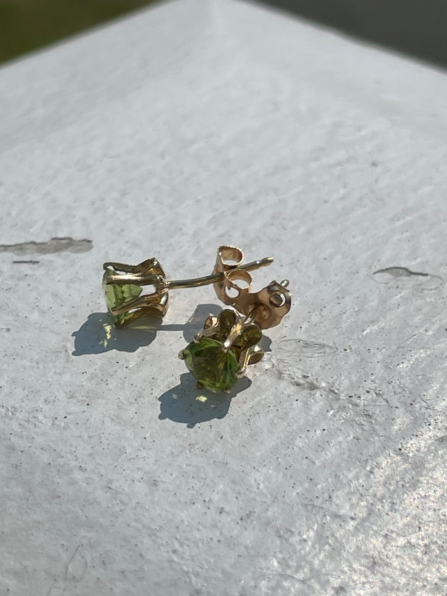 14k Gold .50ct Vintage Peridot Buttercup Setting Stud Earings