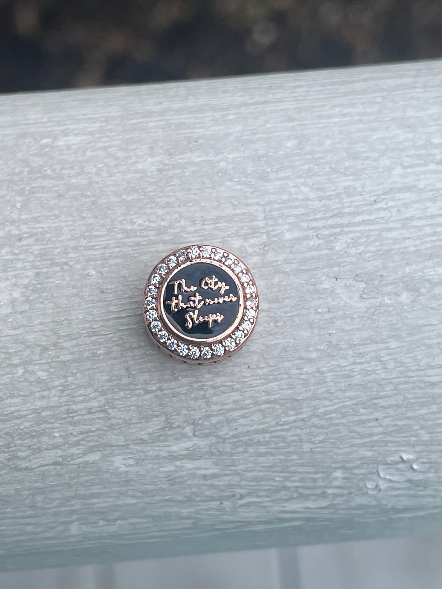 Pandora New York City
Exclusive The City That Never Sleeps Rose Gold Signet Travel Charm